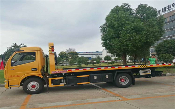 乌鲁木齐定远24小时拖车救援电话号码，定远道路救援公司怎么收费的